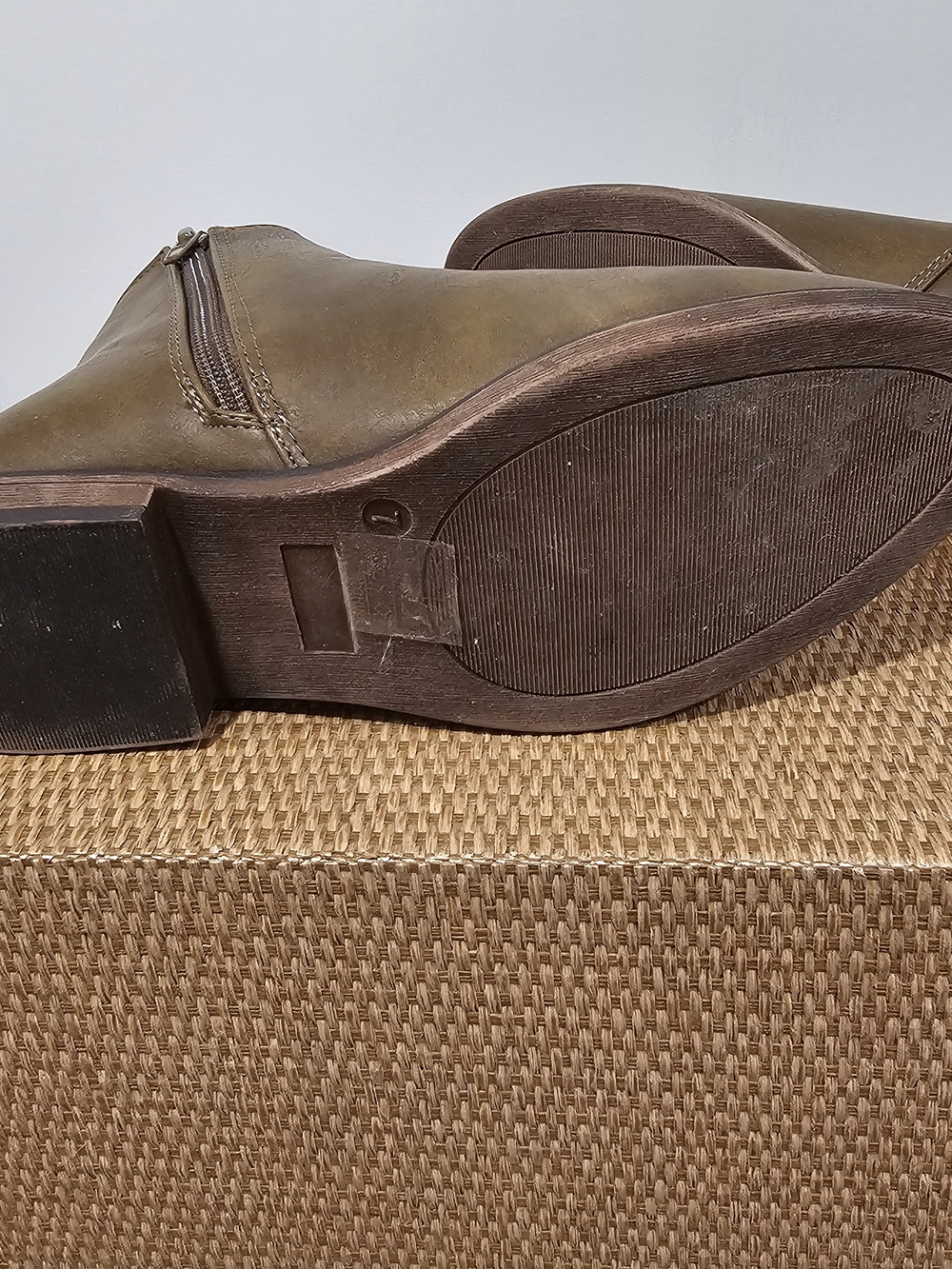 Olive Green Chelsea Ankle Boots Sz.7 Minimalist Low Heel  Casual Boho Festival - Picture 10 of 13